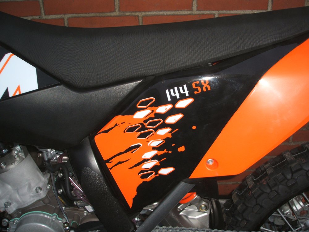 Bok 144 sx.jpg