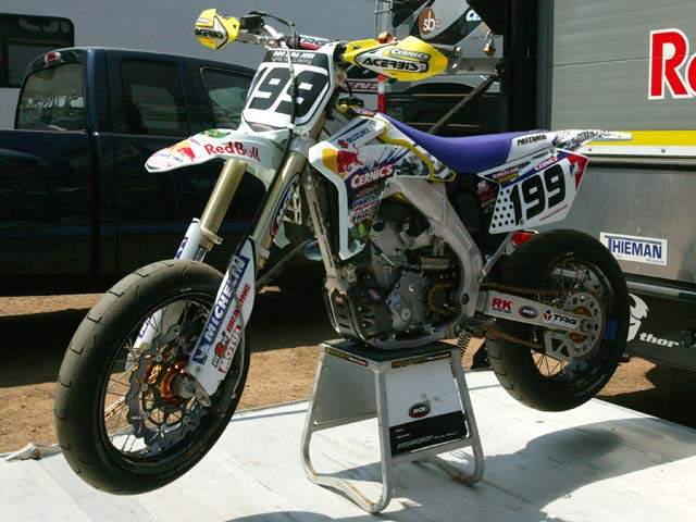141_0508_09z+Pastranas_Suzuki_Supermoto+Left_Side_View.jpg